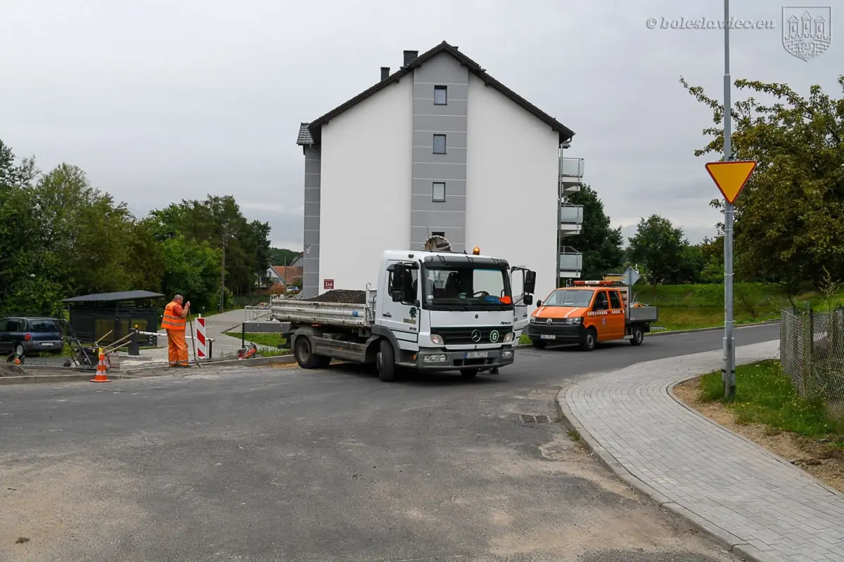 Prace przy ulicy Różanej w Bolesławcu