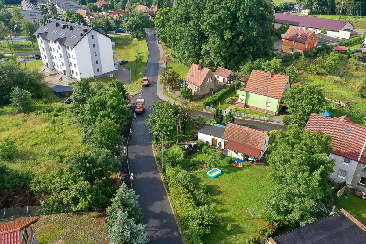 Prace przy ulicy Różanej w Bolesławcu
