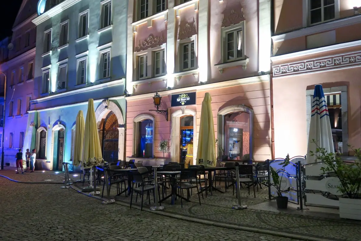 Zalane piwnice restauracji w Rynku w Bolesławcu