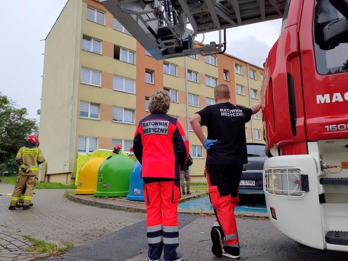 Akcja służb na Jana Pawła II. Zabarykadował się w mieszkaniu