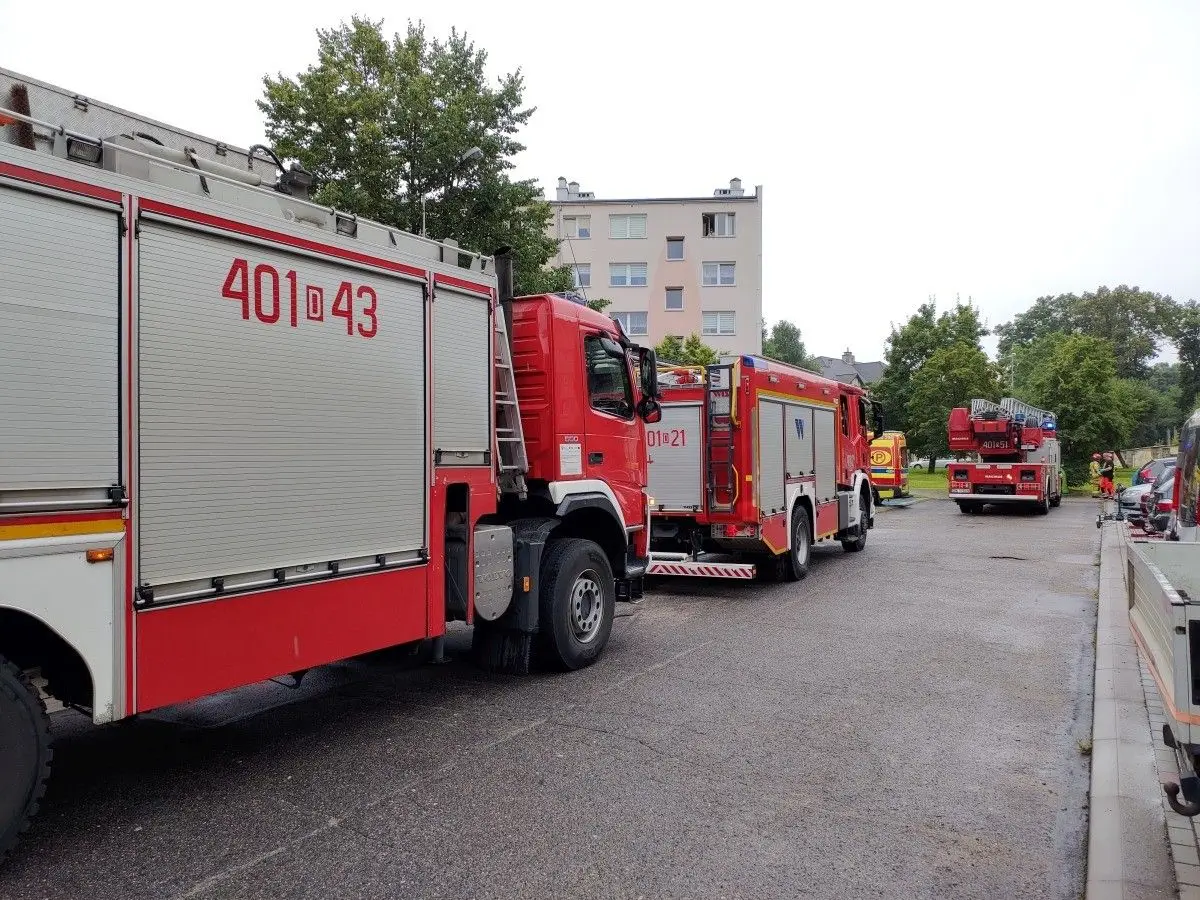 Akcja służb na Jana Pawła II. Zabarykadował się w mieszkaniu