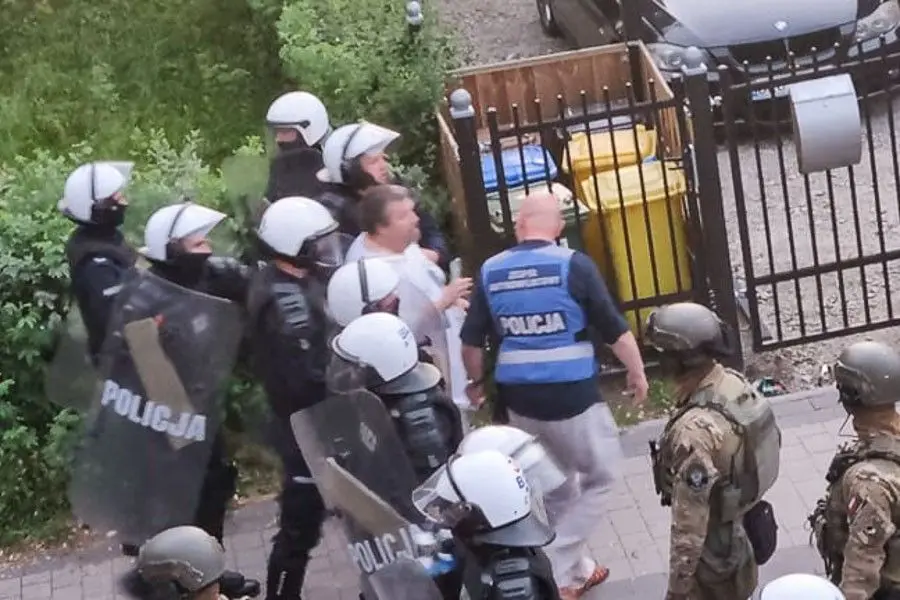 Zamieszki w Lubinie przed komendą policji
