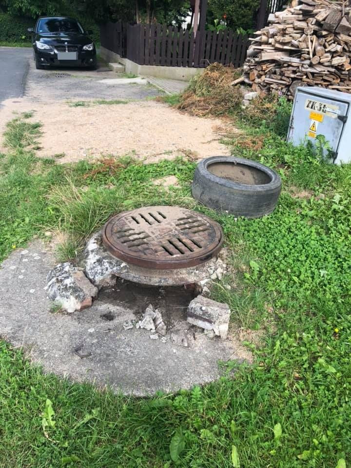 Studzienka przy ulicy Różanej w Nowogrodźcu