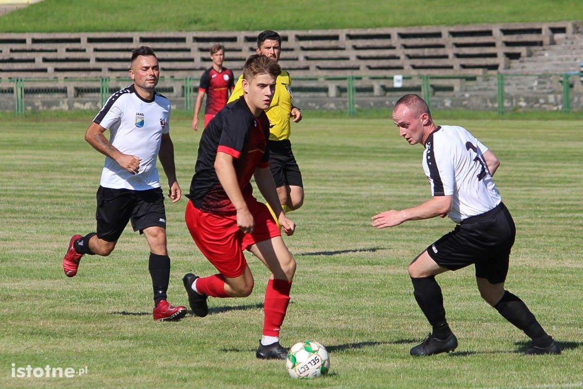 BKS wysoko wygrywa z Twardym Świętoszów