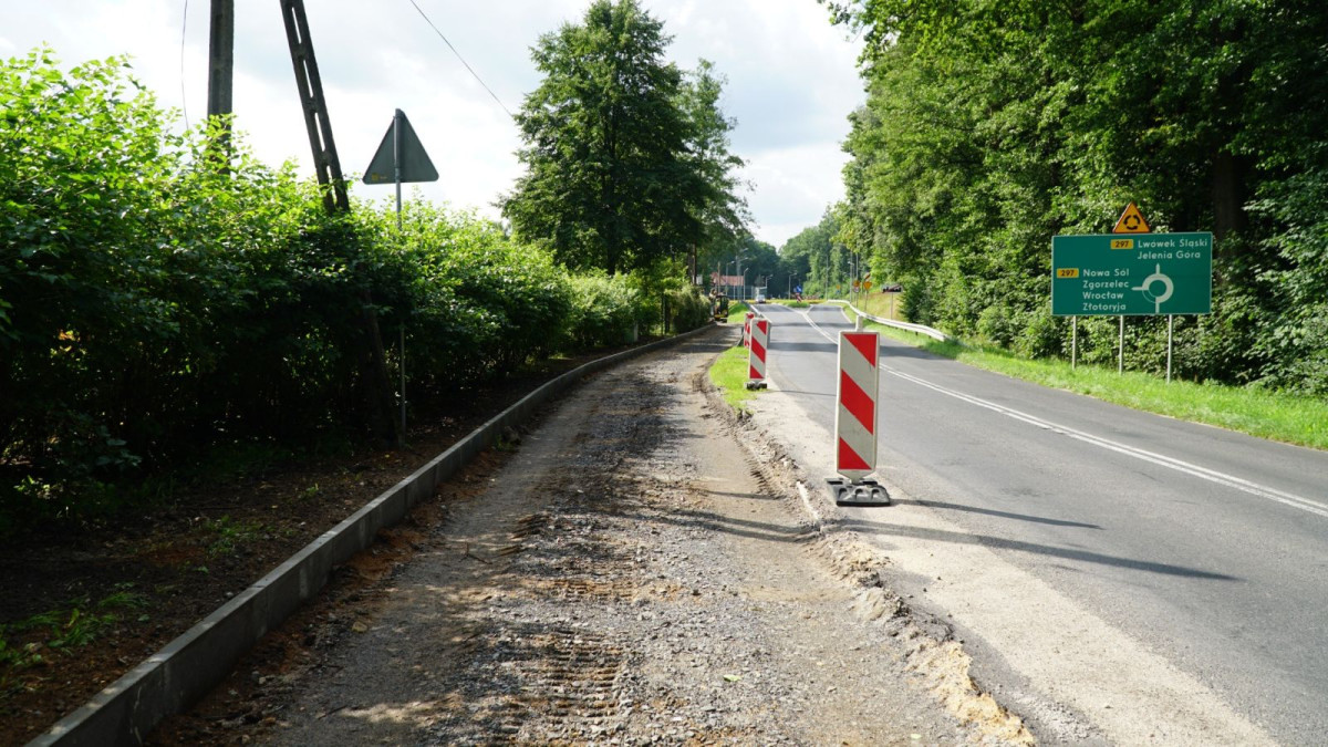 Budowa ścieżki rowerowej przy ul. Jeleniogórskiej (przy Leśnym Potoku) w Bolesławcu