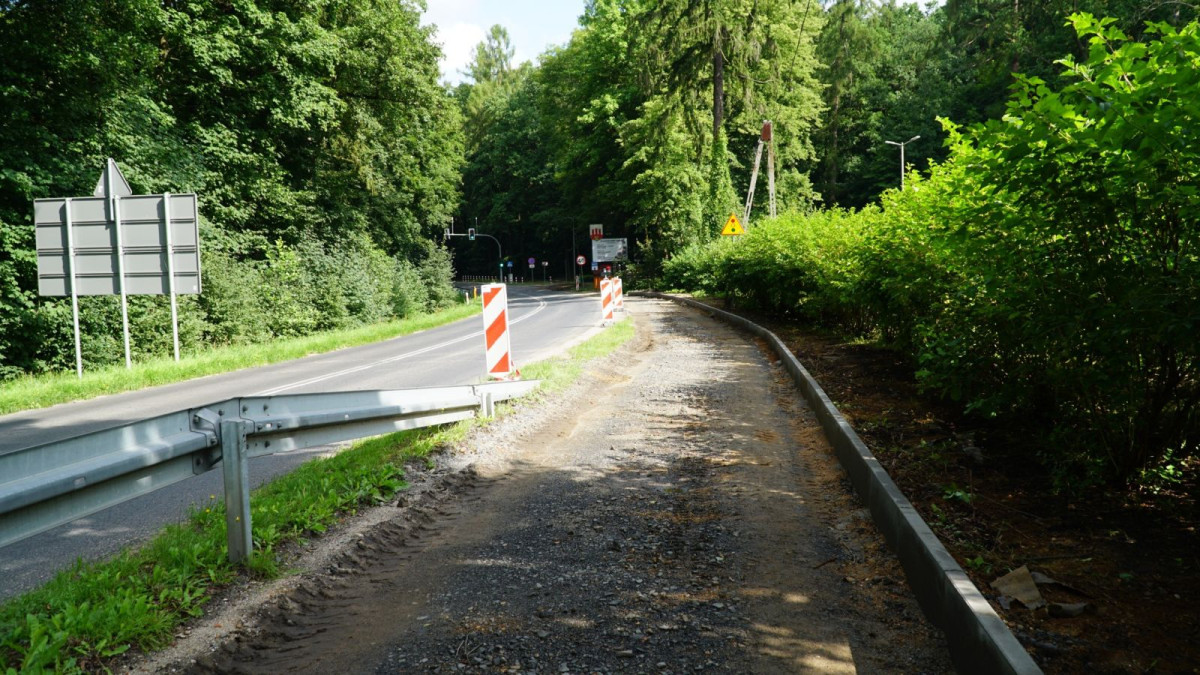 Budowa ścieżki rowerowej przy ul. Jeleniogórskiej (przy Leśnym Potoku) w Bolesławcu