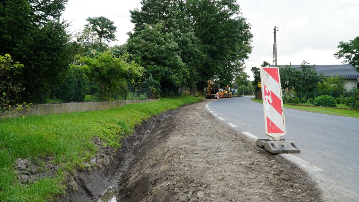 Budowa chodnika w miejscowości Różyniec