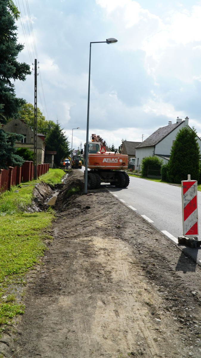 Budowa chodnika w miejscowości Różyniec