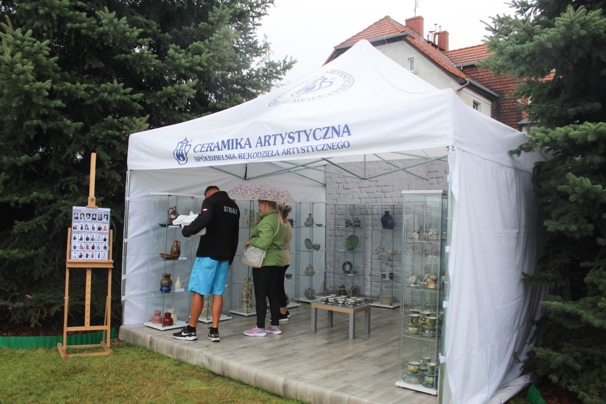 Ceramiczny ogród przy Ceramice Artystycznej