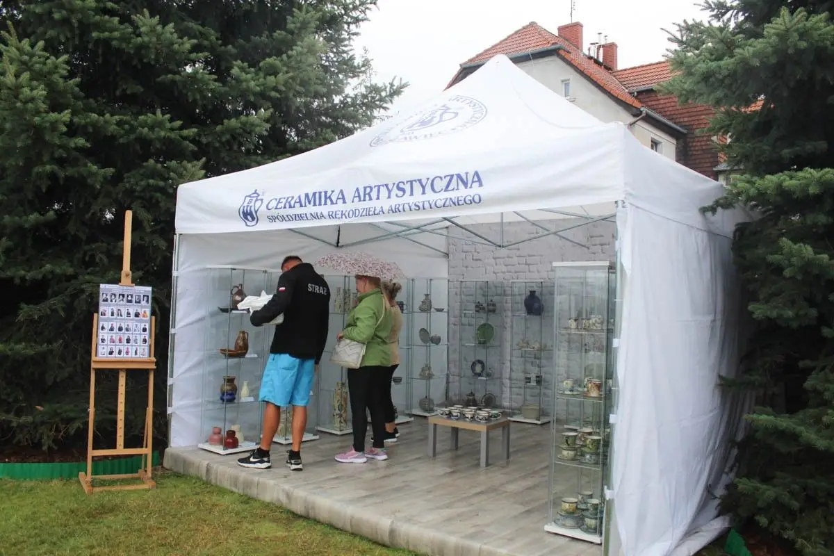 Ceramiczny ogród przy Ceramice Artystycznej