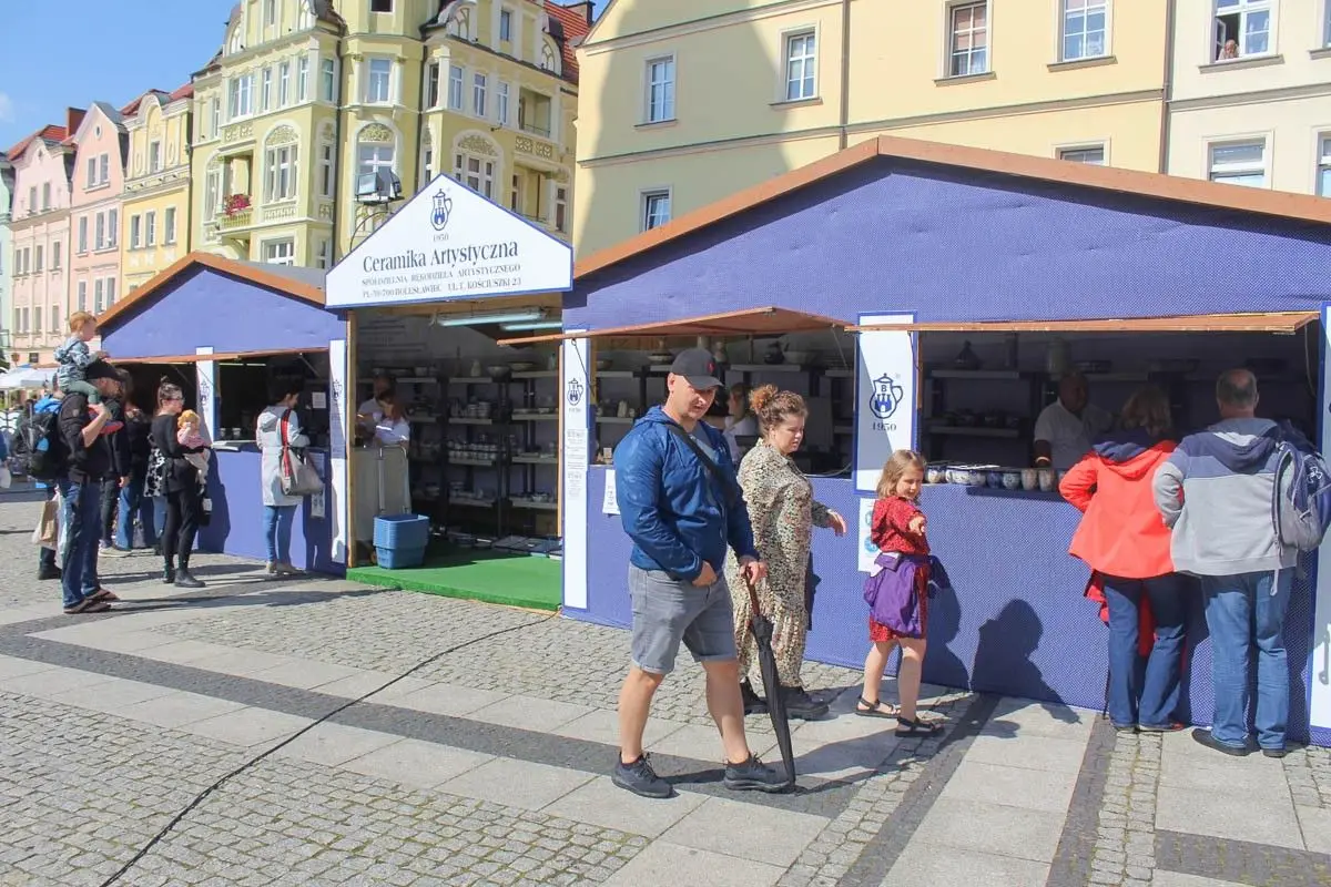 Targi ceramiczne na bolesławieckim rynku - piątek