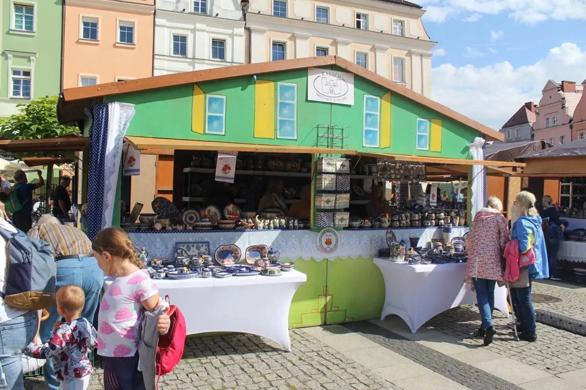 Targi ceramiczne na bolesławieckim rynku - piątek