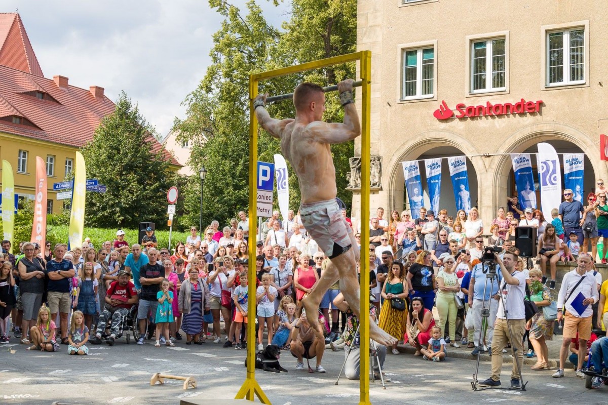 Street workout na Glina Show - pokaz Mariusza Szczepanowskiego