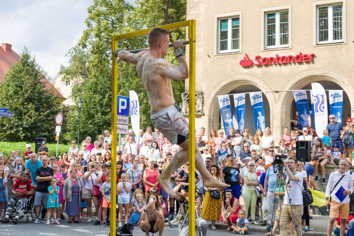 Street workout na Glina Show - pokaz Mariusza Szczepanowskiego