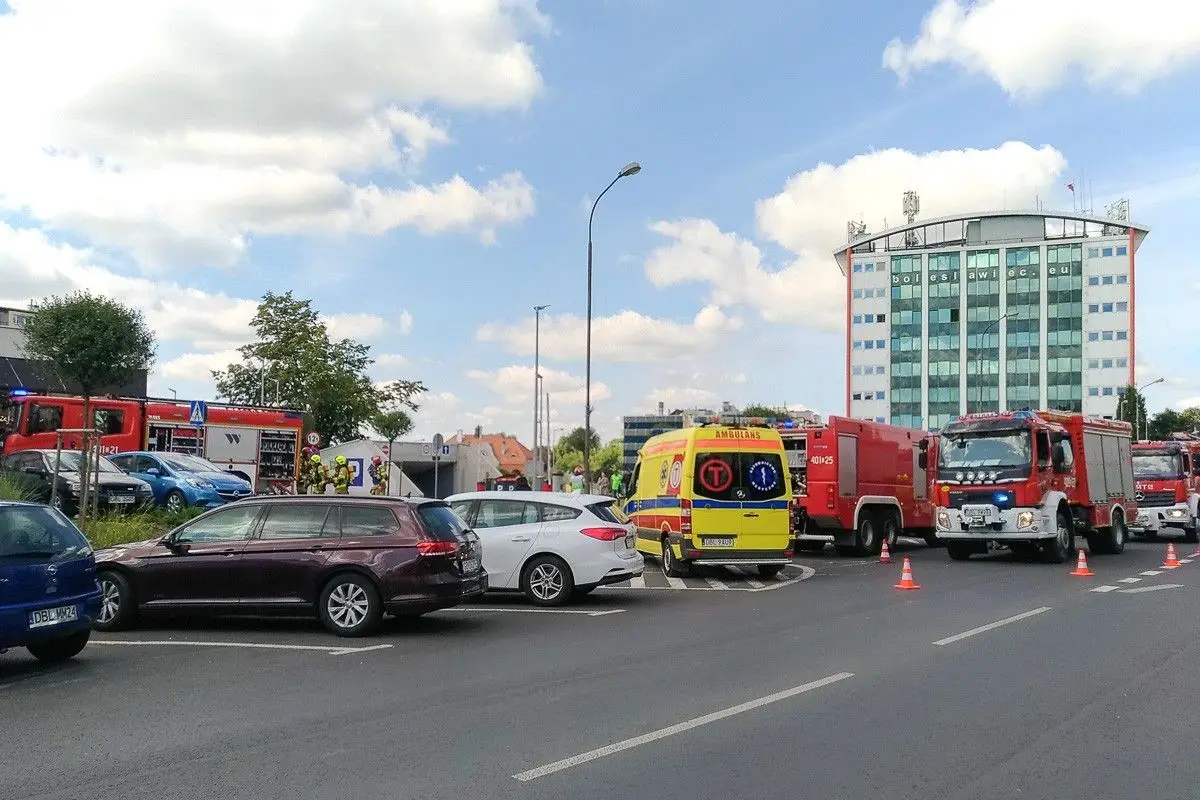 Ćwiczenia strażackie przy hotelu Ibis w Bolesławcu