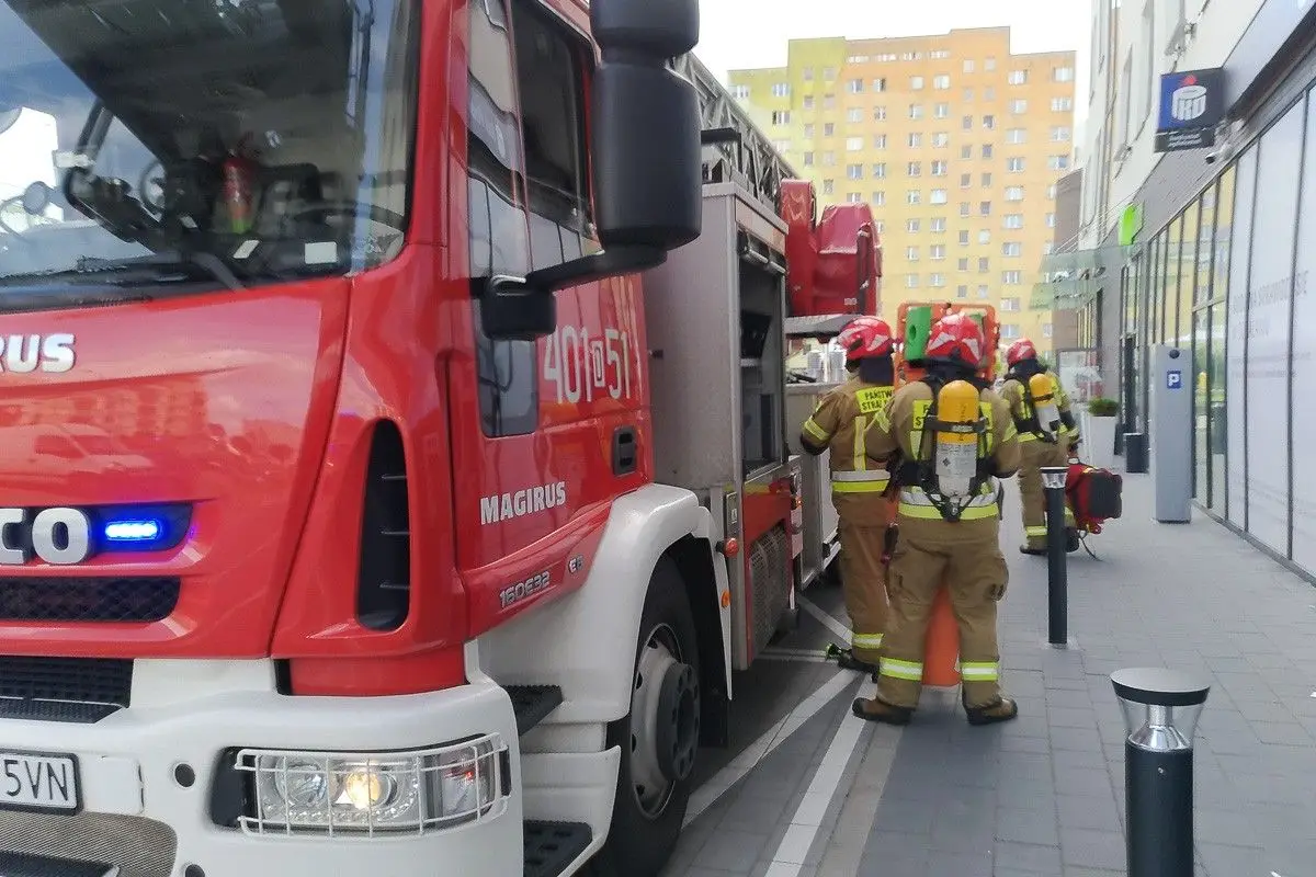 Ćwiczenia strażackie przy hotelu Ibis w Bolesławcu