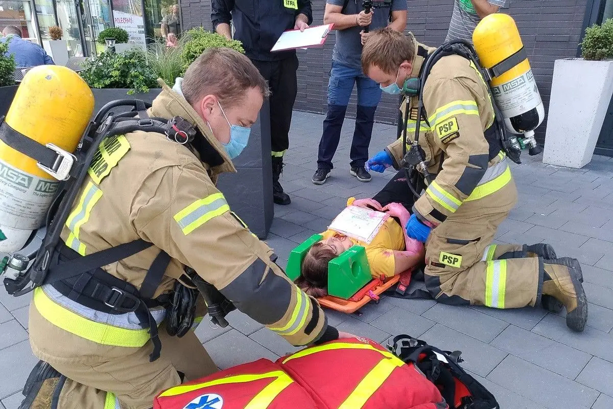 Ćwiczenia strażackie przy hotelu Ibis w Bolesławcu