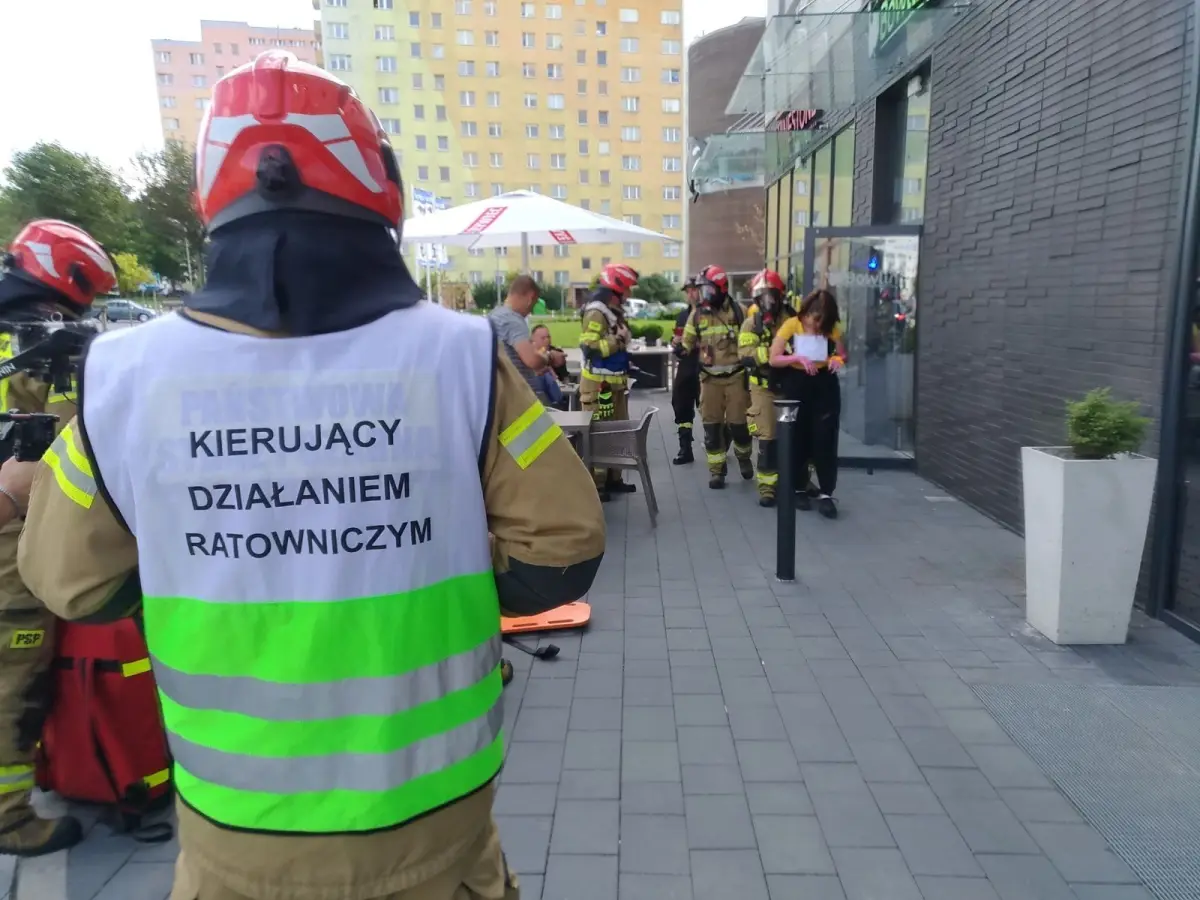 Ćwiczenia strażackie przy hotelu Ibis w Bolesławcu