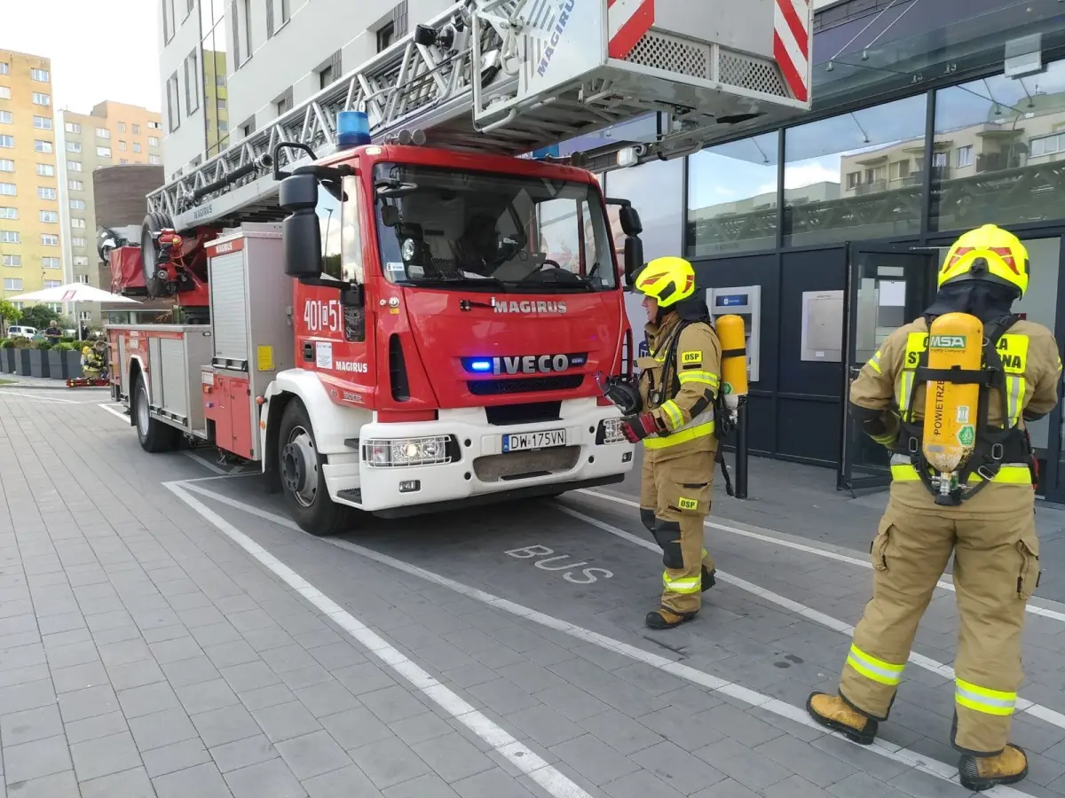 Ćwiczenia strażackie przy hotelu Ibis w Bolesławcu