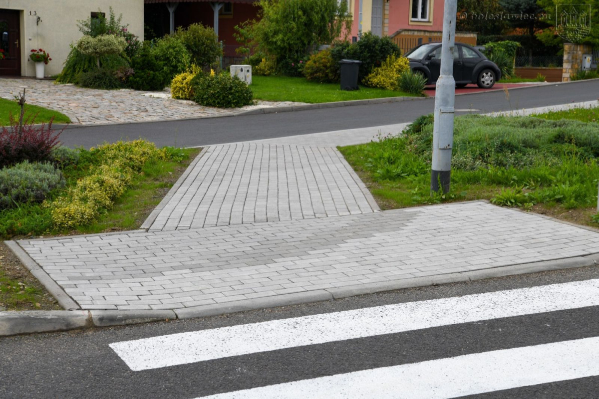 Nowy chodnik przy ulicy Różanej w Bolesławcu