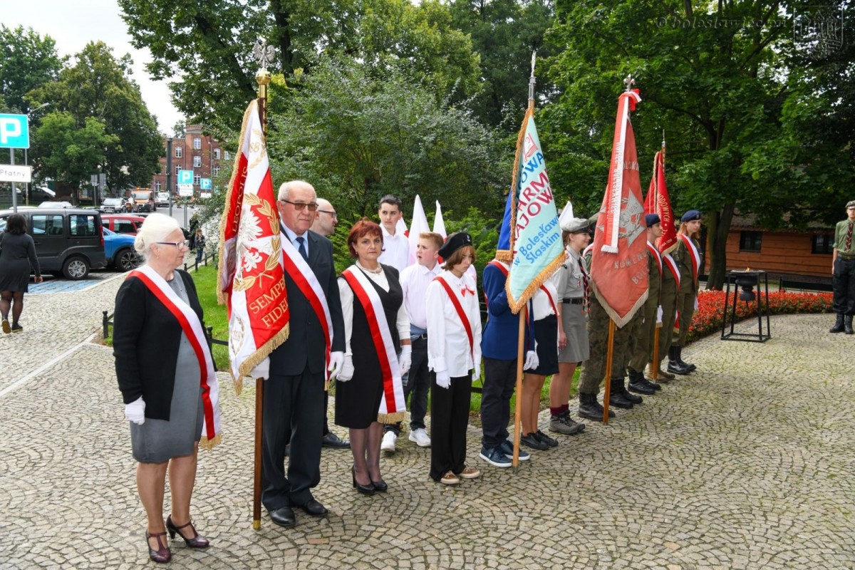 Uroczystości pod pomnikiem 100-lecia Odzyskania Niepodległości oraz na cmentarzu