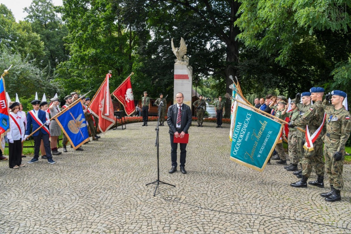 Uroczystości pod pomnikiem 100-lecia Odzyskania Niepodległości oraz na cmentarzu