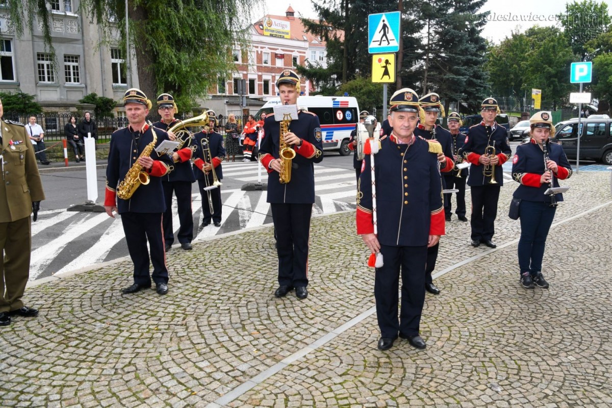 Uroczystości pod pomnikiem 100-lecia Odzyskania Niepodległości oraz na cmentarzu