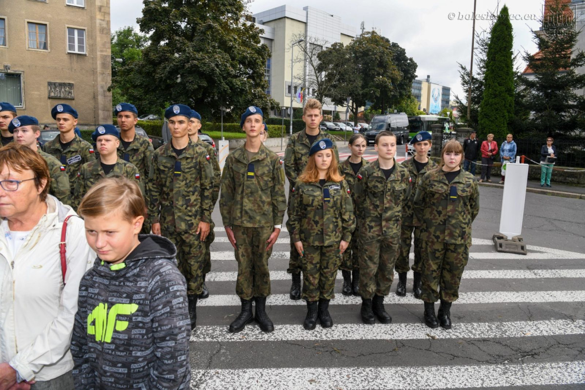 Uroczystości pod pomnikiem 100-lecia Odzyskania Niepodległości oraz na cmentarzu
