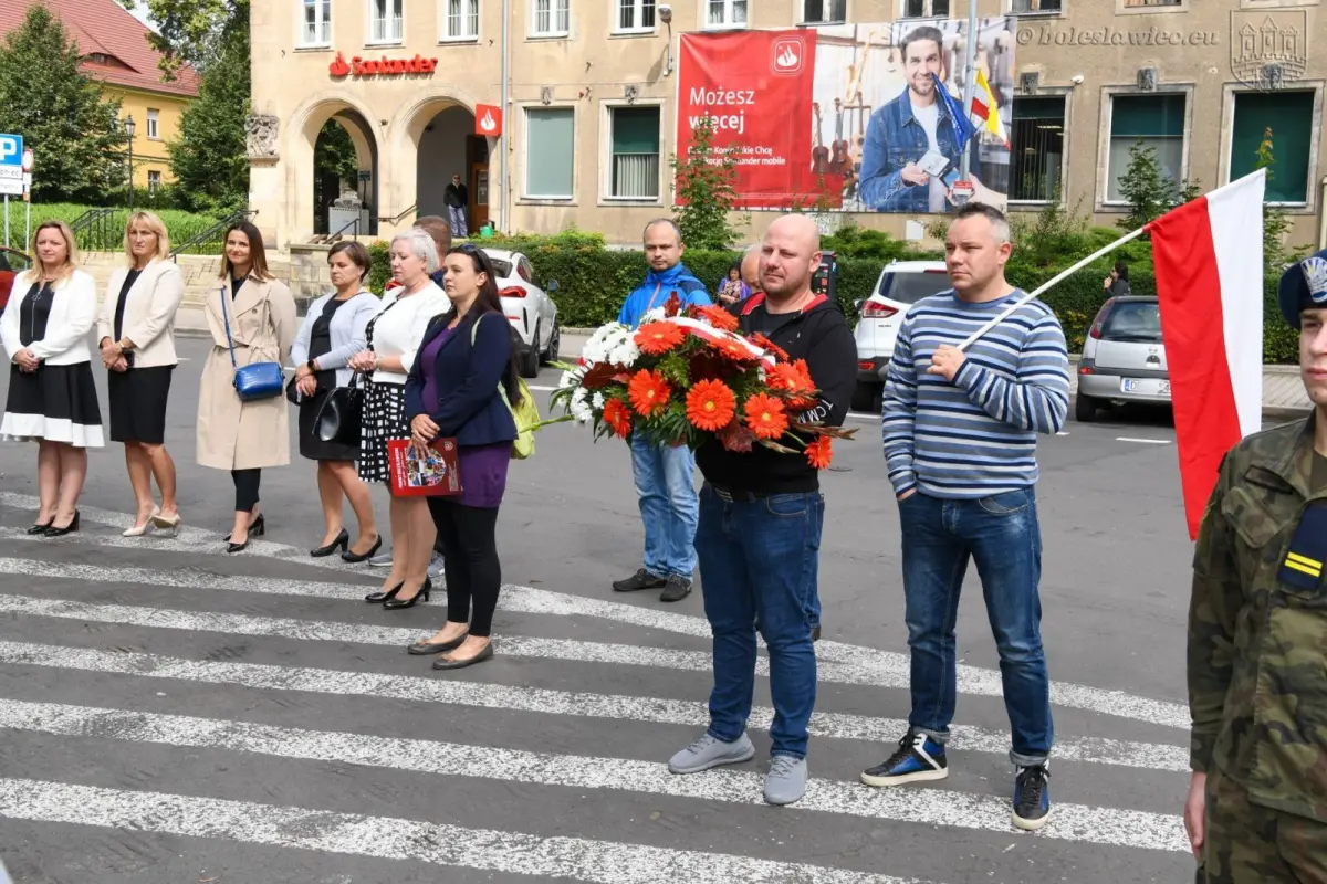 Uroczystości pod pomnikiem 100-lecia Odzyskania Niepodległości oraz na cmentarzu