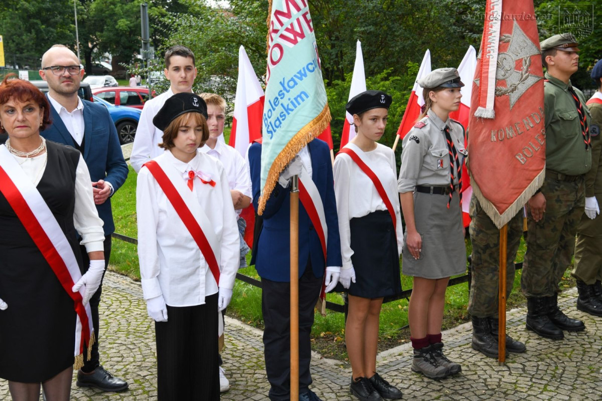 Uroczystości pod pomnikiem 100-lecia Odzyskania Niepodległości oraz na cmentarzu