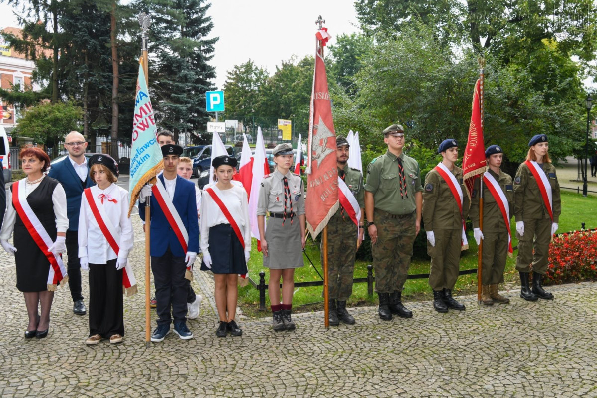 Uroczystości pod pomnikiem 100-lecia Odzyskania Niepodległości oraz na cmentarzu