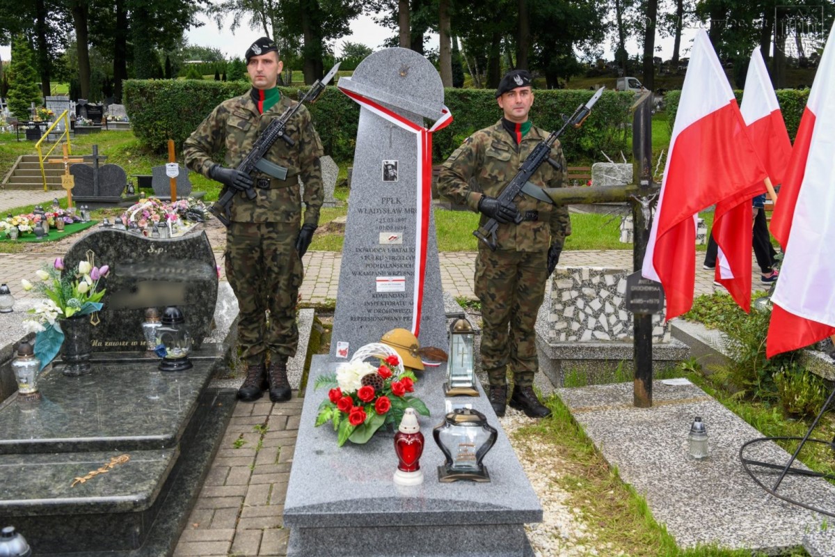 Uroczystości pod pomnikiem 100-lecia Odzyskania Niepodległości oraz na cmentarzu