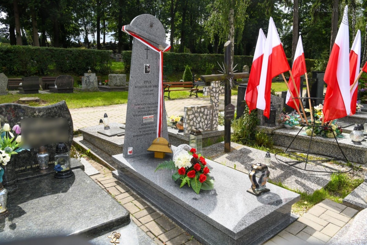 Uroczystości pod pomnikiem 100-lecia Odzyskania Niepodległości oraz na cmentarzu