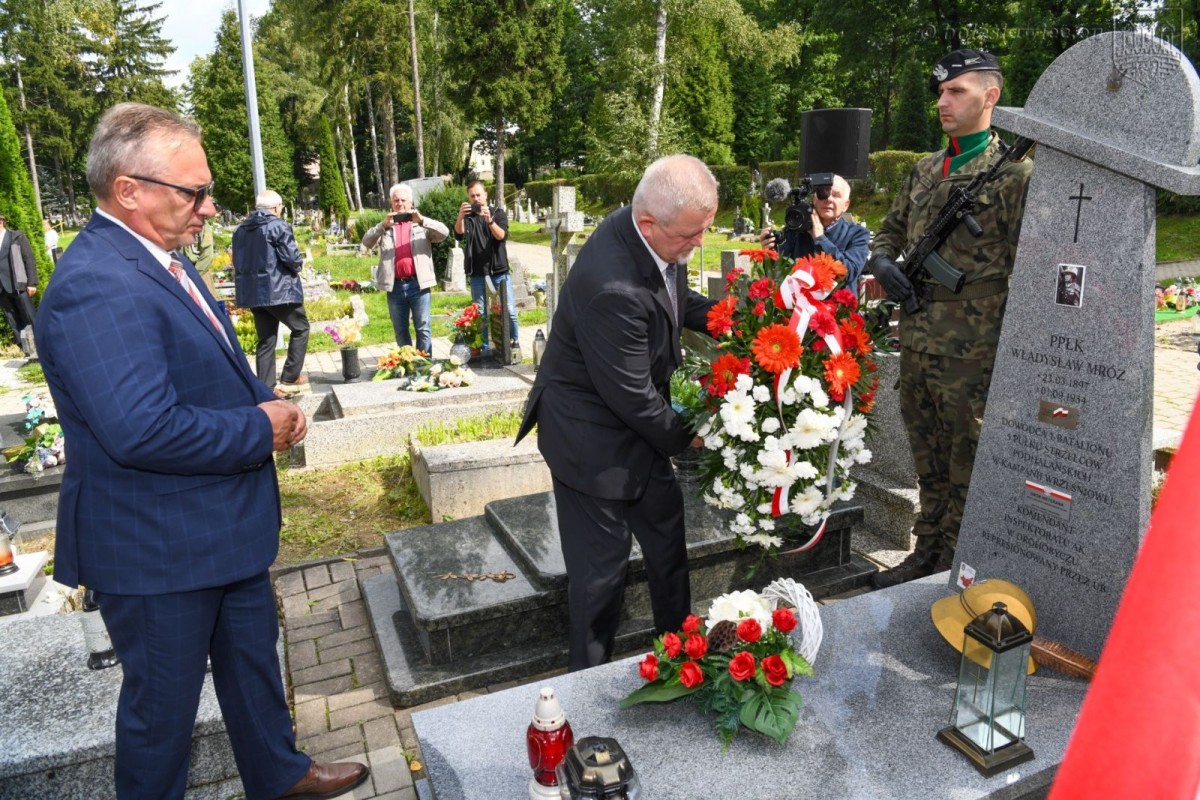 Uroczystości pod pomnikiem 100-lecia Odzyskania Niepodległości oraz na cmentarzu