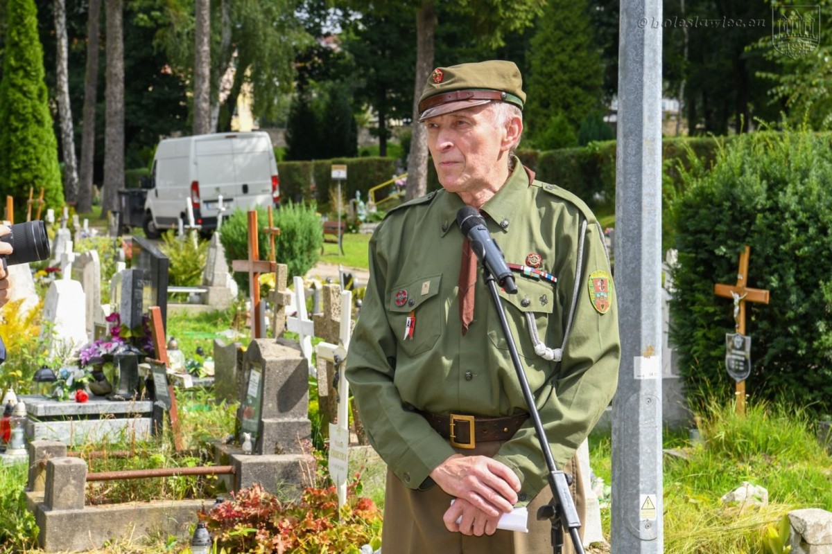 Uroczystości pod pomnikiem 100-lecia Odzyskania Niepodległości oraz na cmentarzu