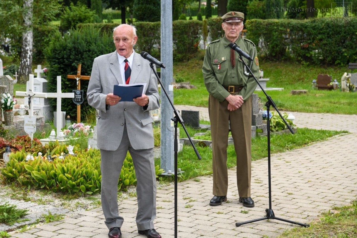 Uroczystości pod pomnikiem 100-lecia Odzyskania Niepodległości oraz na cmentarzu