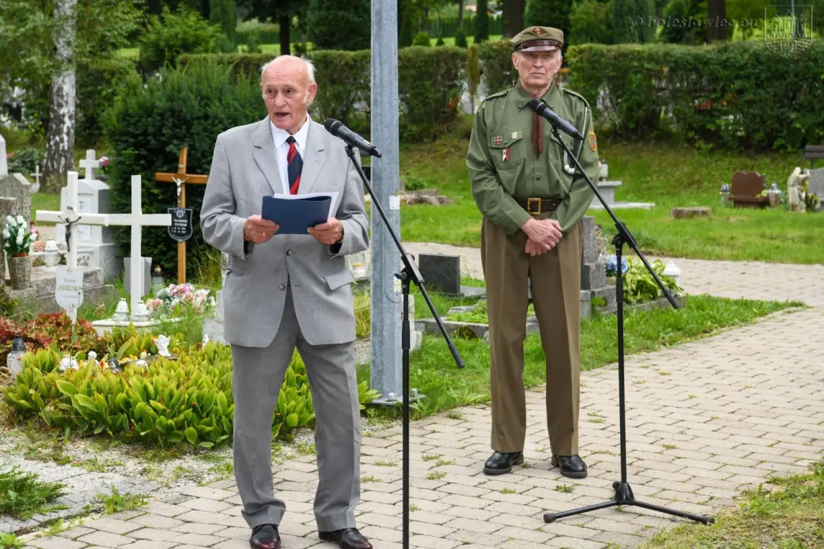 Uroczystości pod pomnikiem 100-lecia Odzyskania Niepodległości oraz na cmentarzu