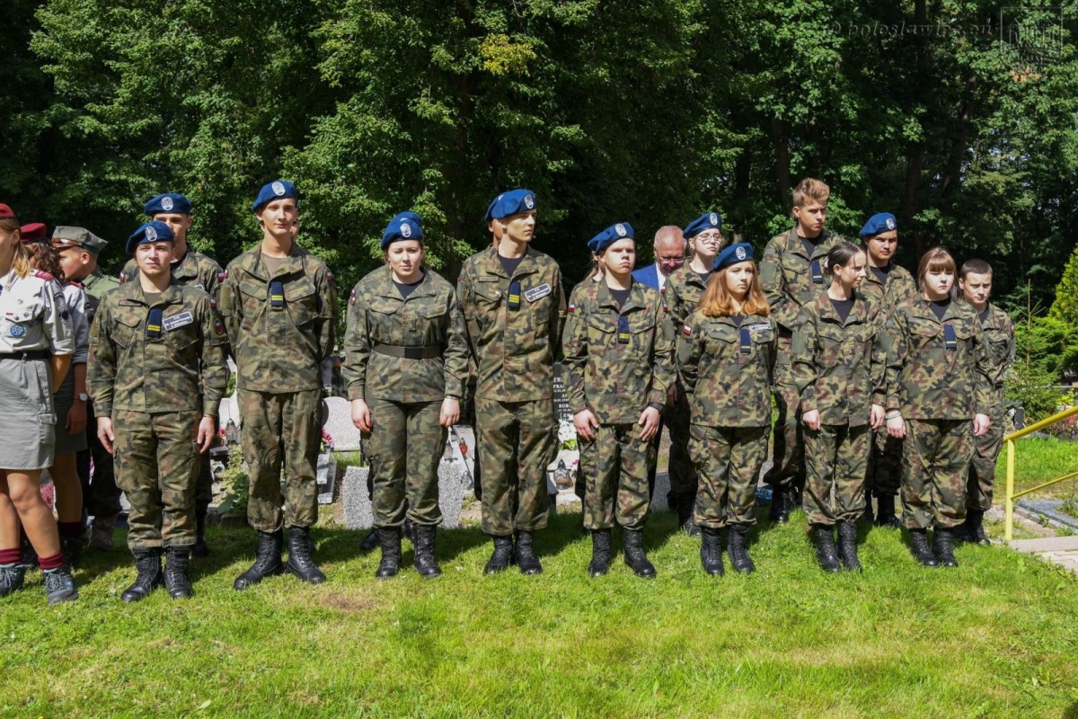 Uroczystości pod pomnikiem 100-lecia Odzyskania Niepodległości oraz na cmentarzu