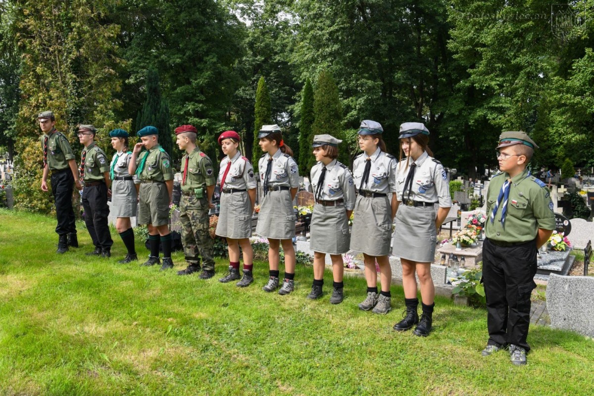 Uroczystości pod pomnikiem 100-lecia Odzyskania Niepodległości oraz na cmentarzu