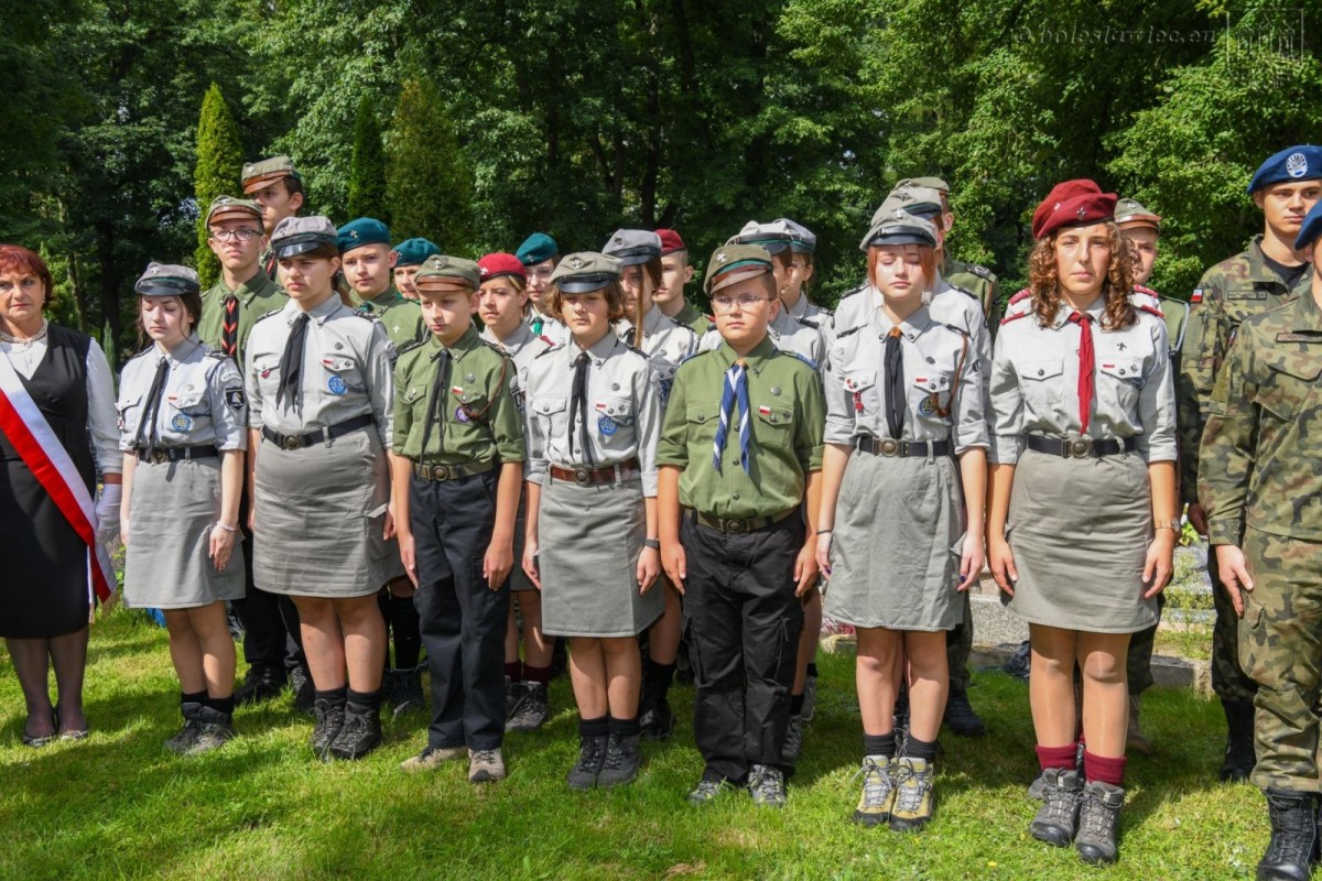 Uroczystości pod pomnikiem 100-lecia Odzyskania Niepodległości oraz na cmentarzu