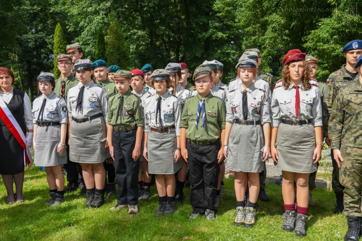Uroczystości pod pomnikiem 100-lecia Odzyskania Niepodległości oraz na cmentarzu