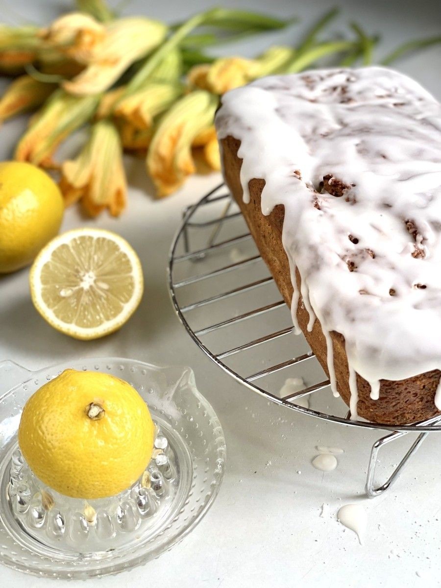 Cytrynowy chlebek z cukinii z makiem