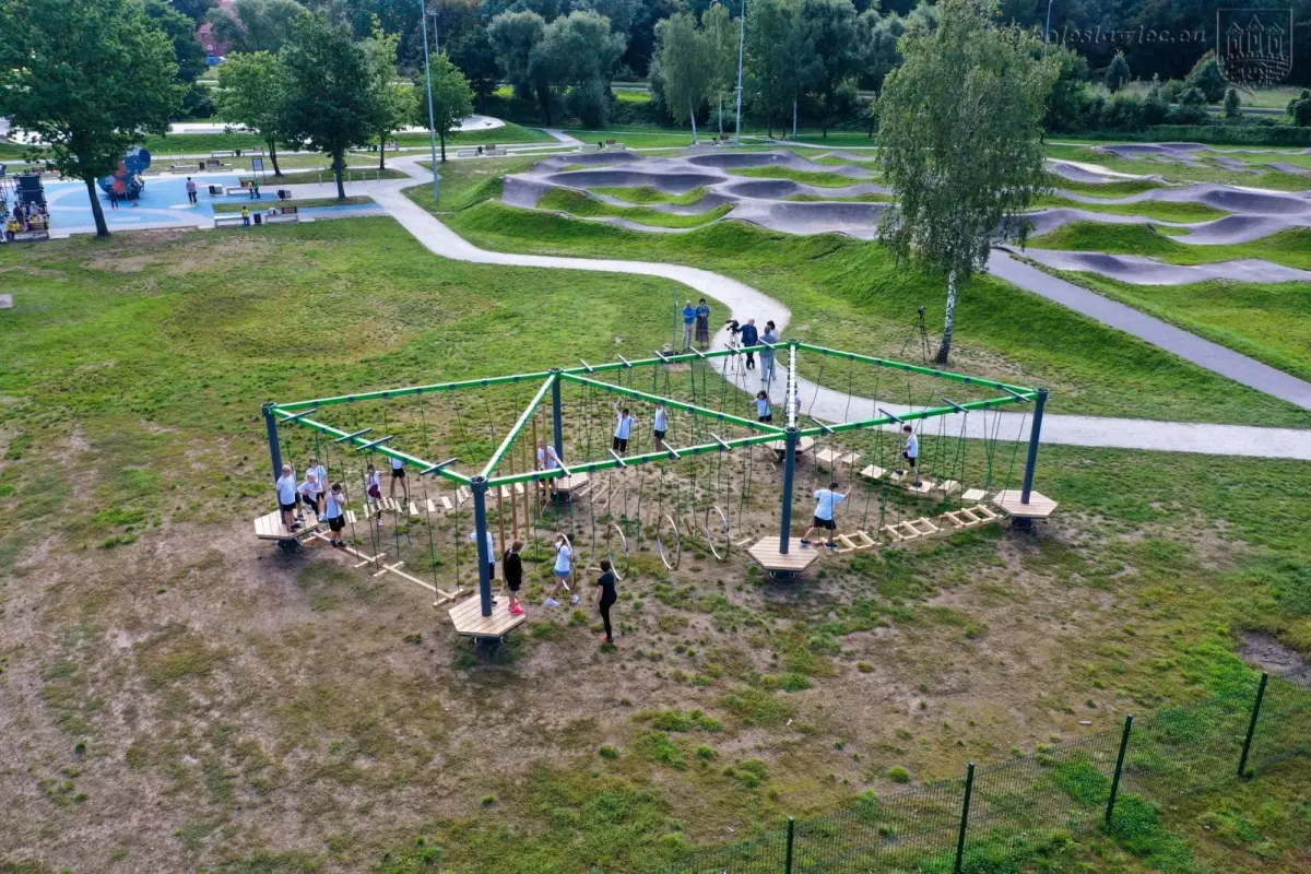 Park linowy na Wiadukt Plaza