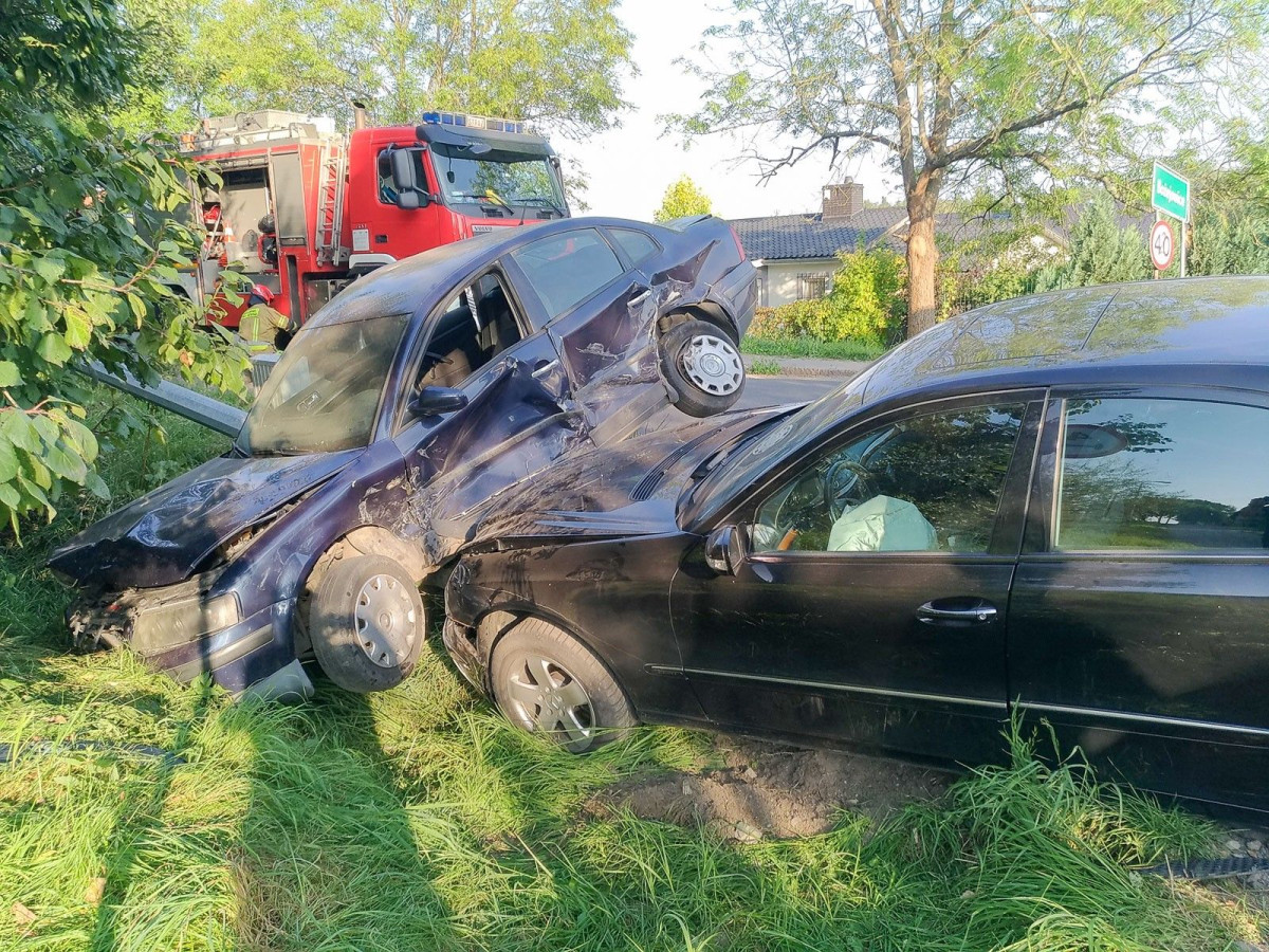 Zderzenie dwóch aut w Bożejowicach koło Bolesławca