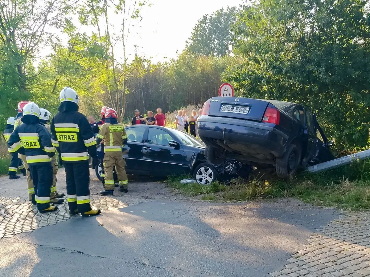 Zderzenie dwóch aut w Bożejowicach koło Bolesławca