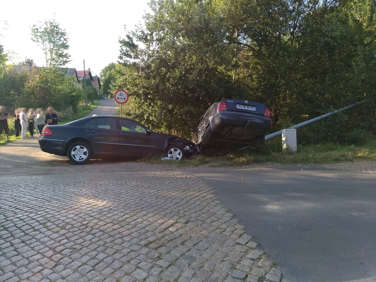 Zderzenie dwóch aut w Bożejowicach koło Bolesławca