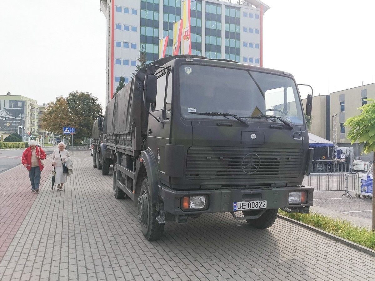 Pokaz sprzętu wojskowego na pl. Piłsudskiego w Bolesławcu