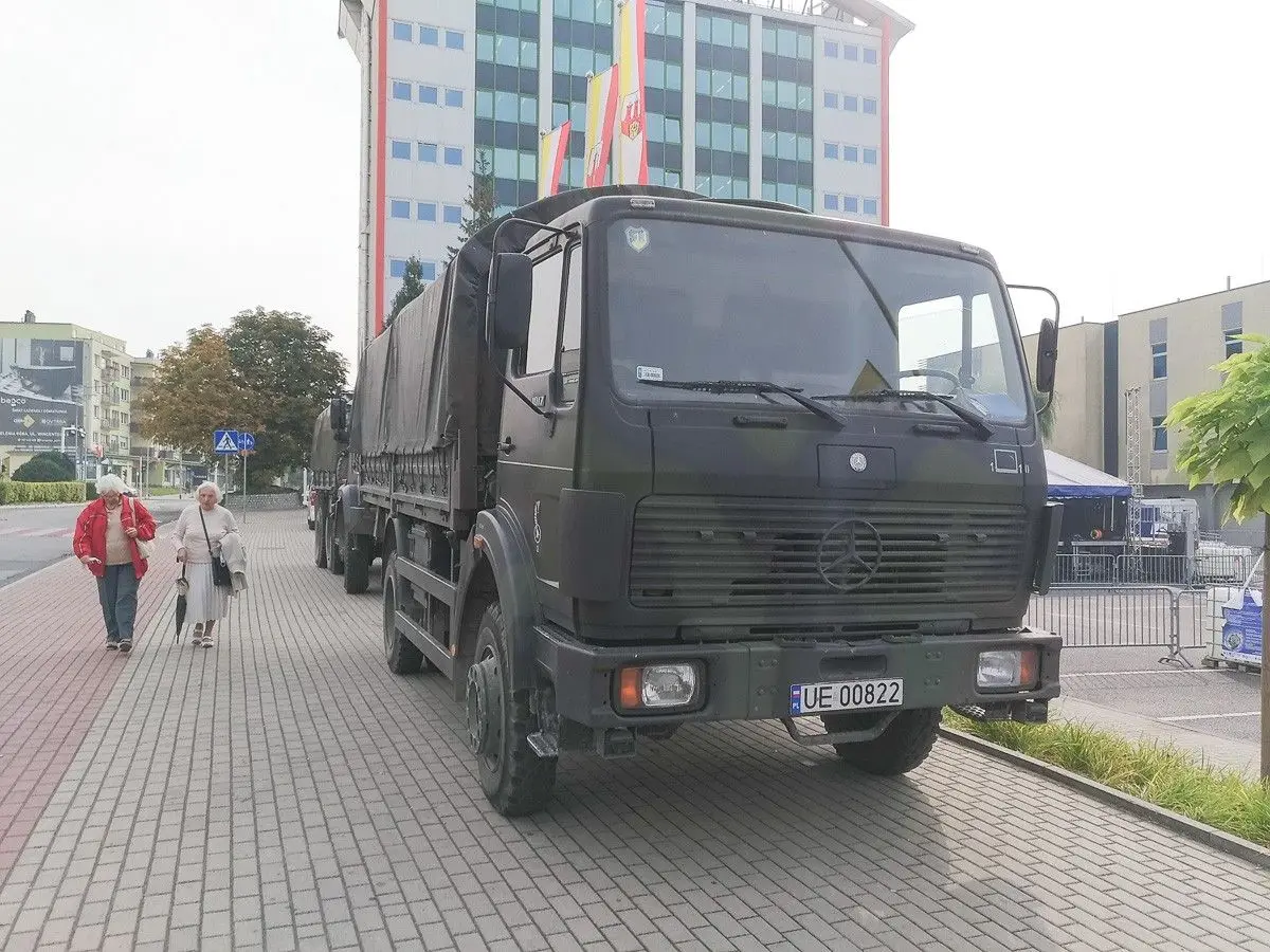 Pokaz sprzętu wojskowego na pl. Piłsudskiego w Bolesławcu