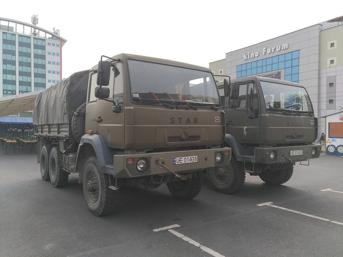 Pokaz sprzętu wojskowego na pl. Piłsudskiego w Bolesławcu