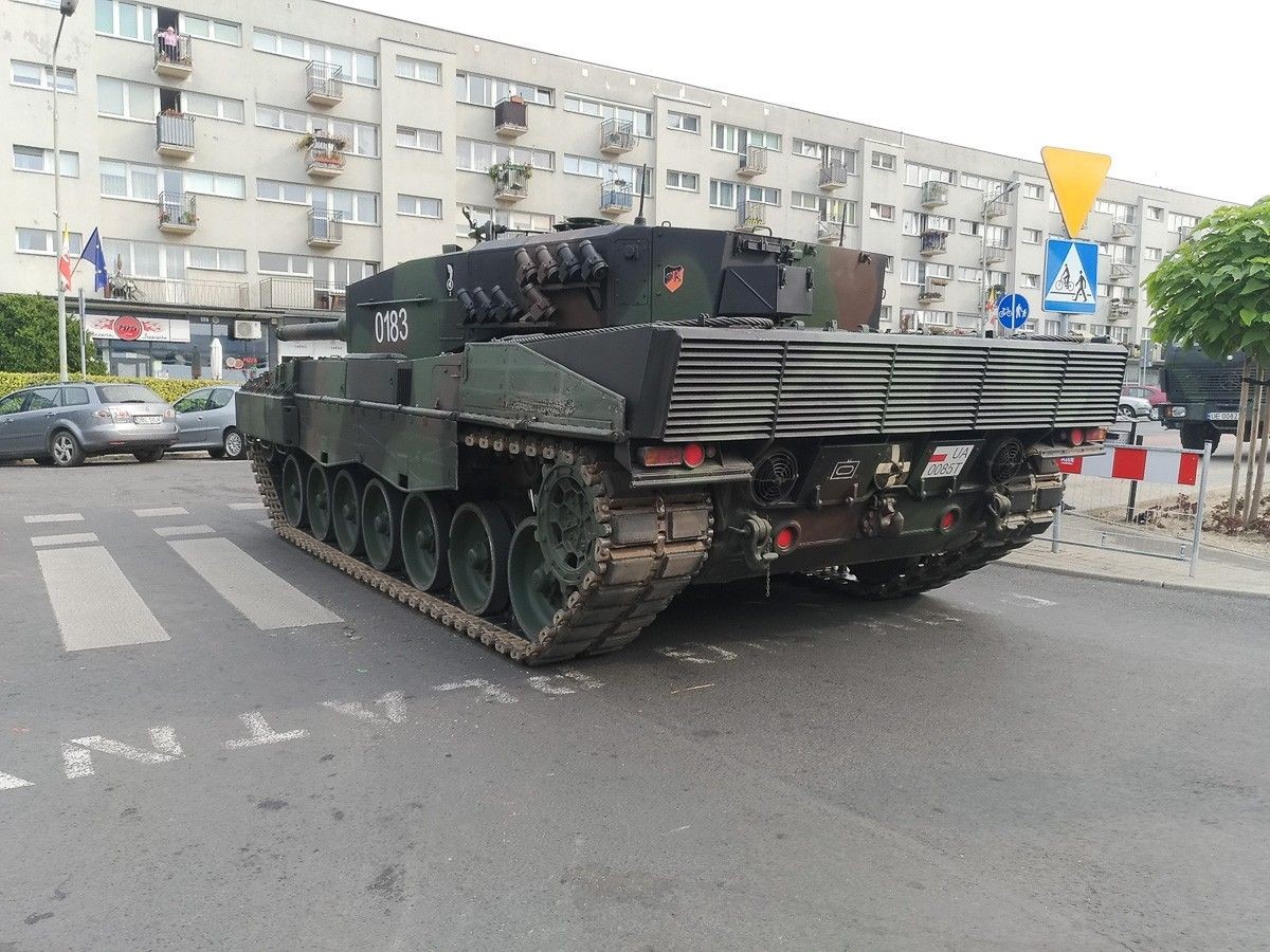 Pokaz sprzętu wojskowego na pl. Piłsudskiego w Bolesławcu